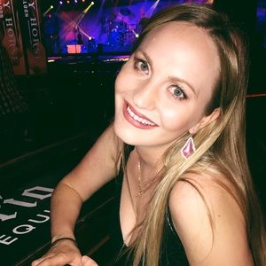 Meet your Posher, Caitlin